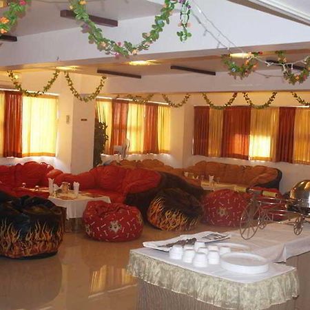 אחמדאבאד Hotel Maan Residency מראה חיצוני תמונה