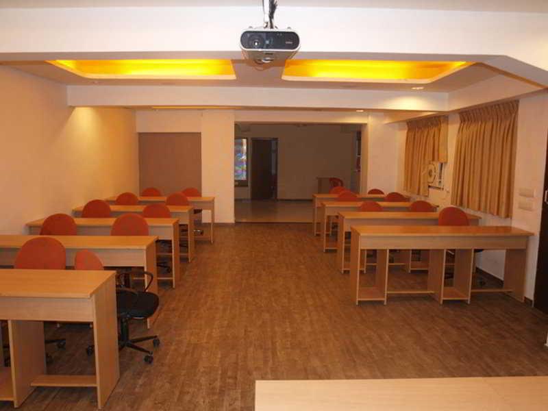 אחמדאבאד Hotel Maan Residency מראה חיצוני תמונה