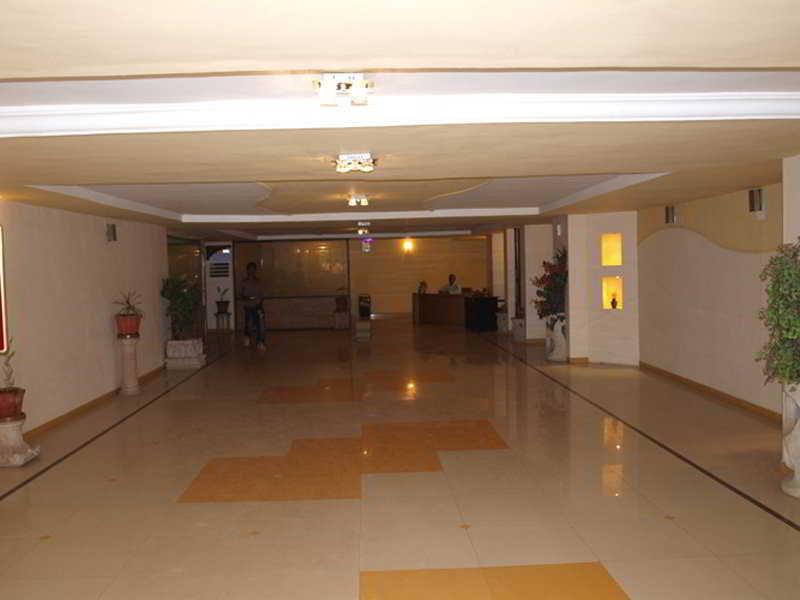 אחמדאבאד Hotel Maan Residency מראה חיצוני תמונה