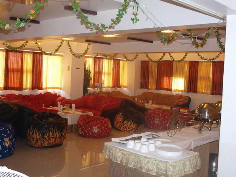 אחמדאבאד Hotel Maan Residency מראה חיצוני תמונה