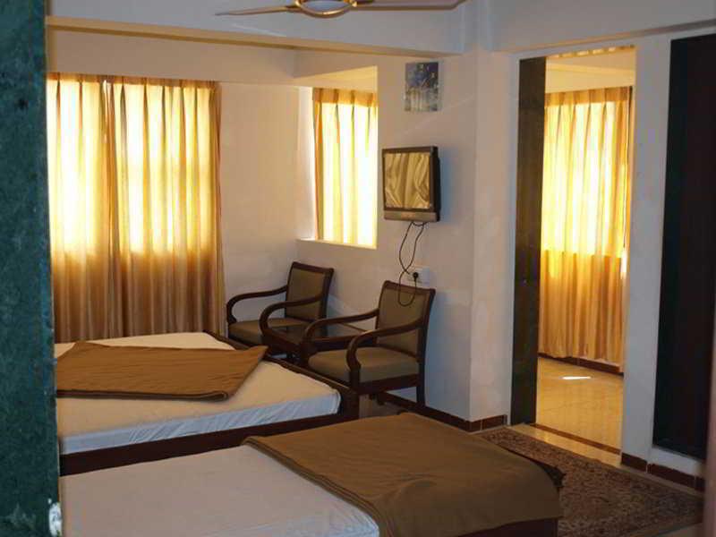אחמדאבאד Hotel Maan Residency מראה חיצוני תמונה